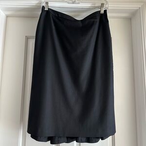 Black J. Crew skirt with bustle detail size 6